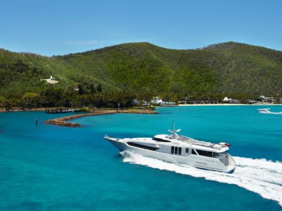 Ein Luxusboot in den Whitsunday Islands