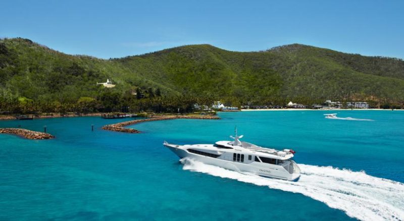 Ein Luxusboot in den Whitsunday Islands