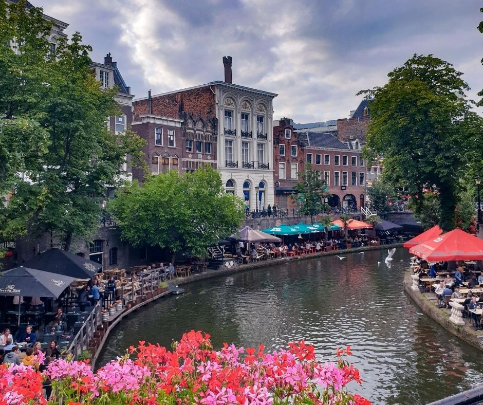 Blick auf Utrecht mit seiner Altstadt und seinen Kanälen zum Navigiere
