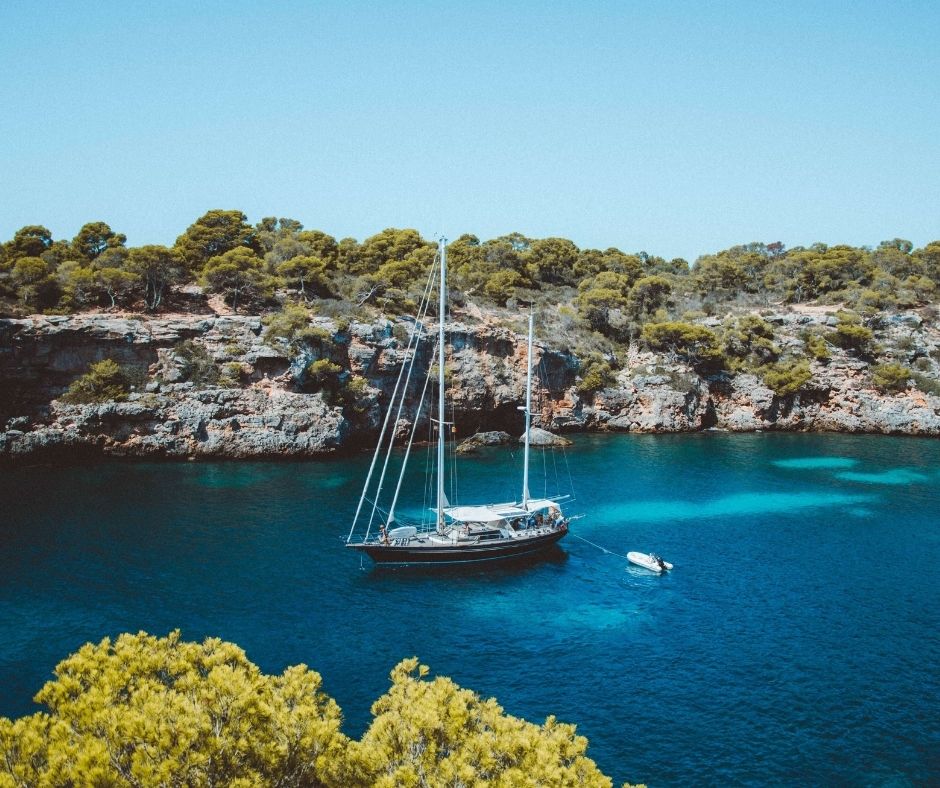 Boot in Bucht in Mallorca