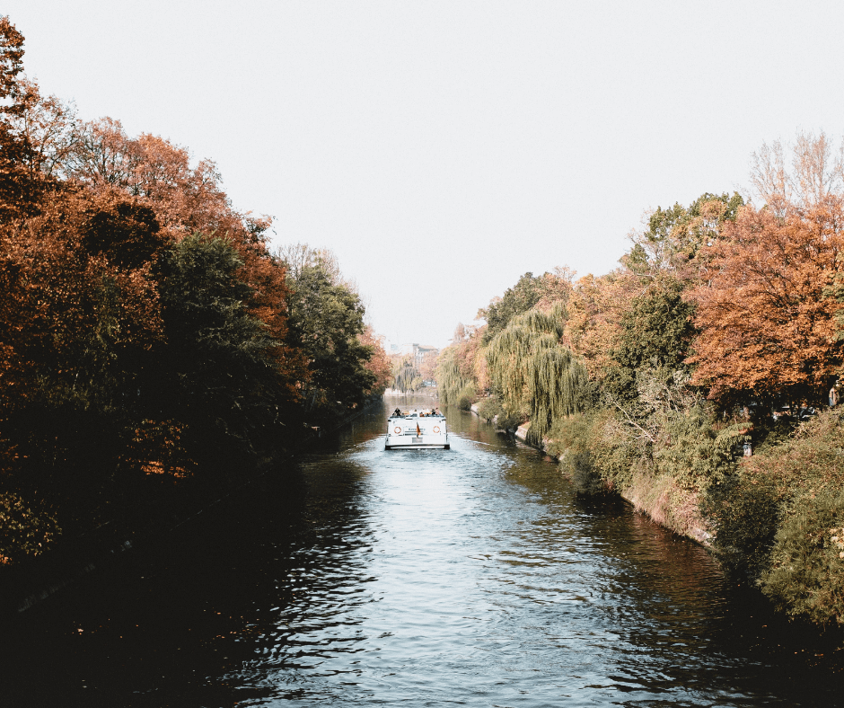 Boot auf dem Landwehrkanal in Berlin