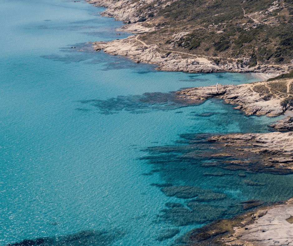 Saint-Tropez in Südfrankreich das Mittelmeer, die Küste, Blaues Wasser