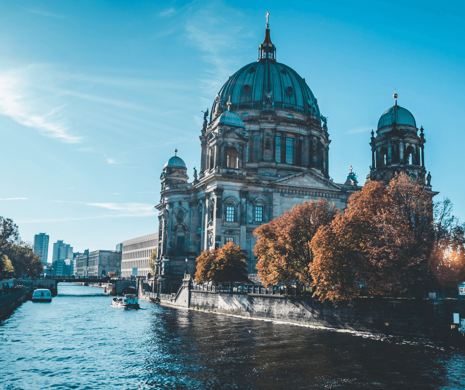 Die Museumsinsel in Berlin einem der beliebtesten Reiseziele im Herbst