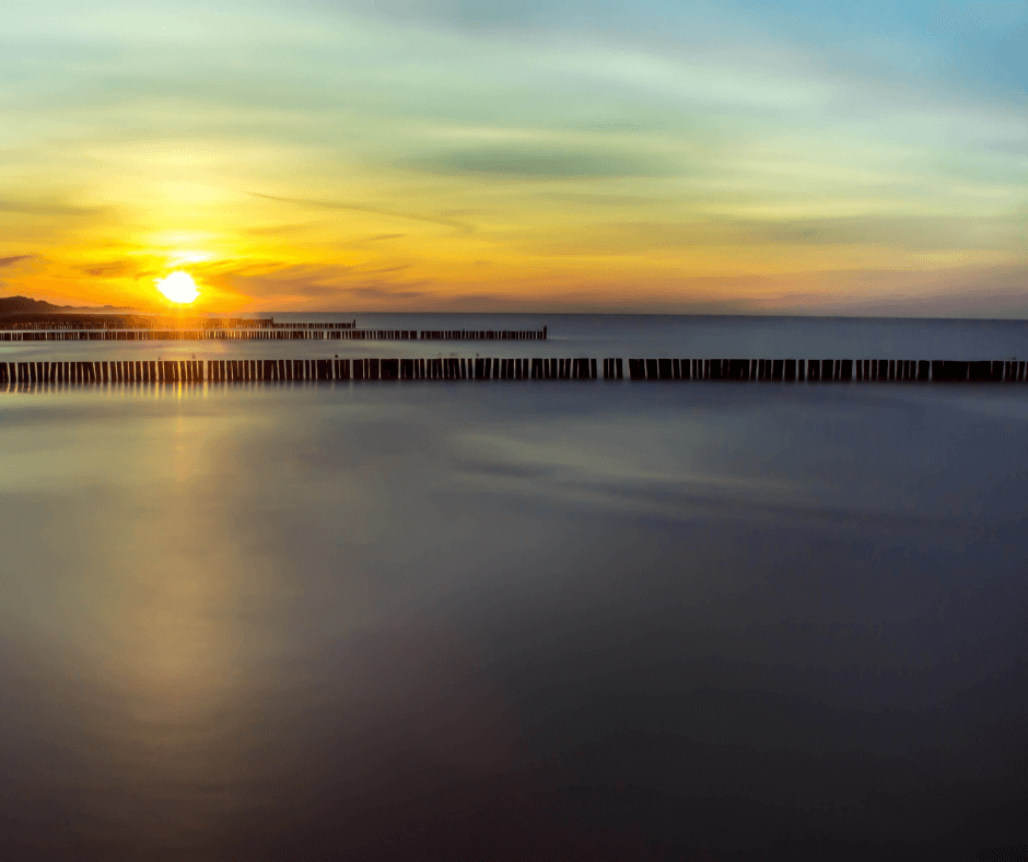 Wattenmeer bei Sonnenaufgang oder Sonnenuntergang