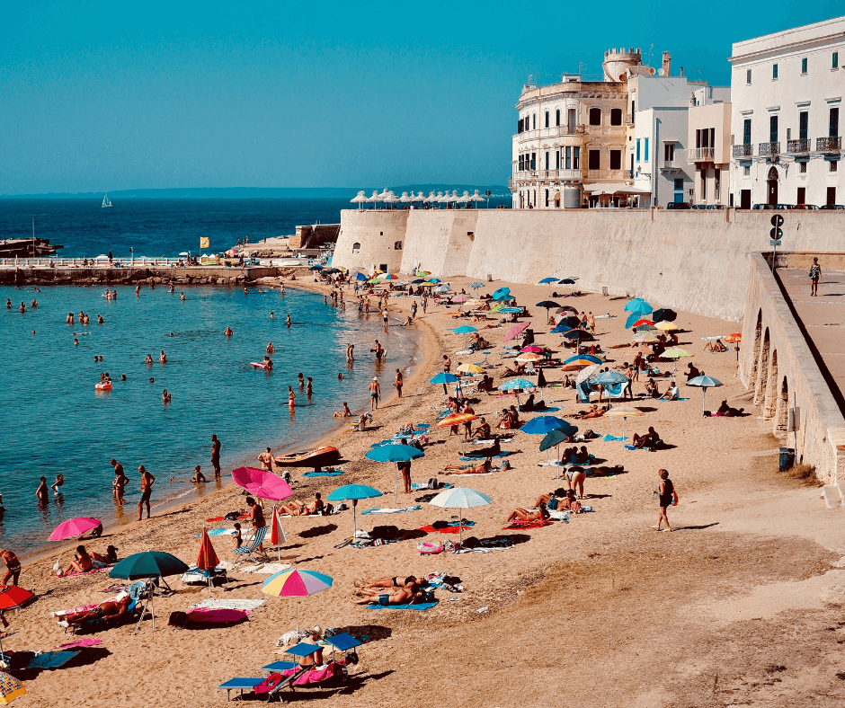Strand in Gallipoli: einer der schönsten Orte in Apulien.