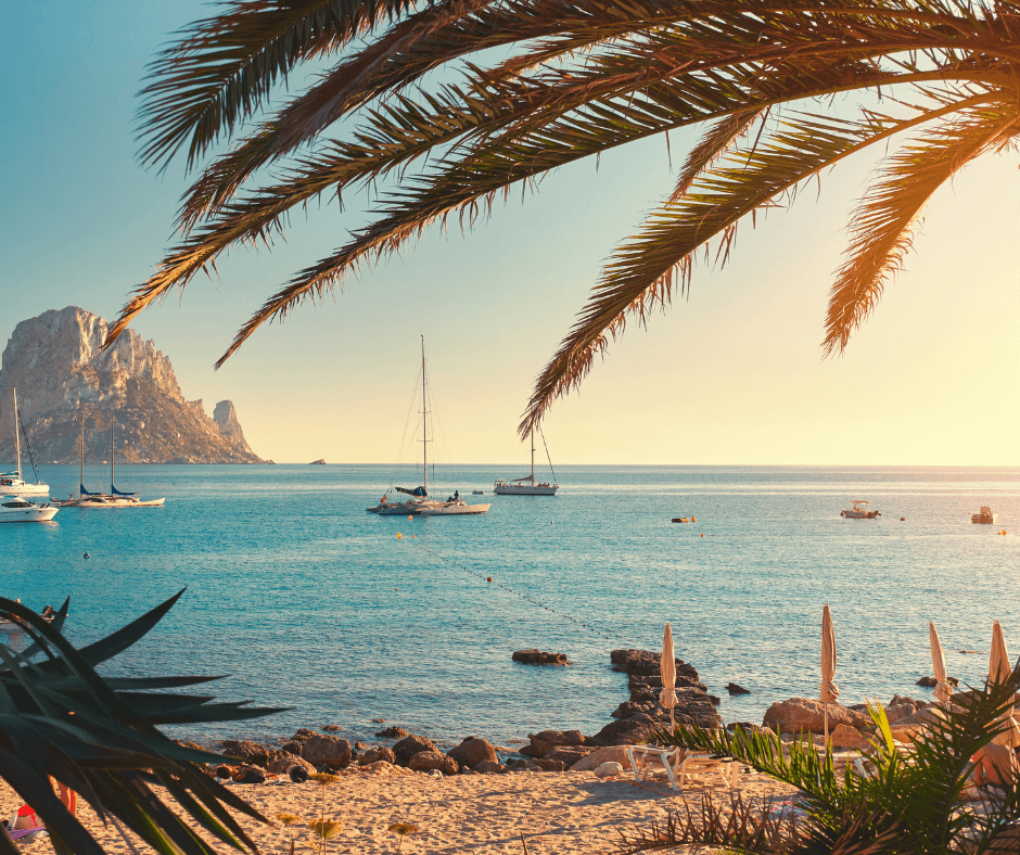 Ibiza ist die perfekte Insel für einen Segelurlaub am Mittelmeer