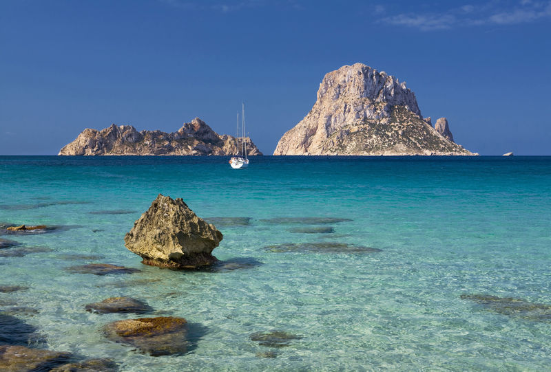La belleza de Es Caló, en Ibiza, apasiona a todos sus visitantes. 