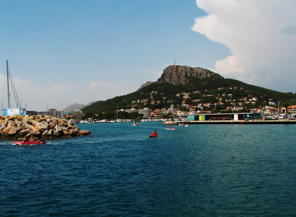 Puerto de l'Estartit, una de las ciudades más destacadas de la Costa Brava. 