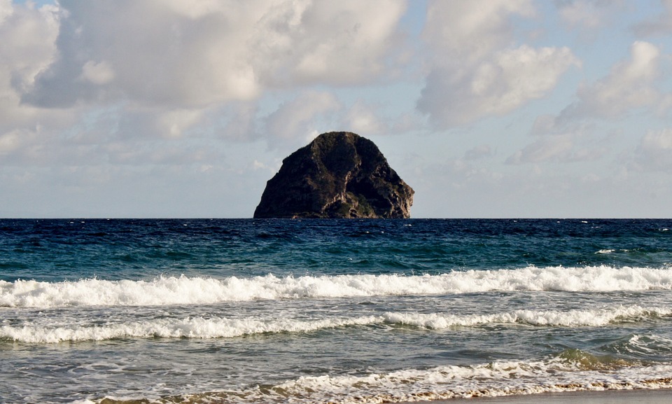 vista de playa en la isla caribeña de martincia