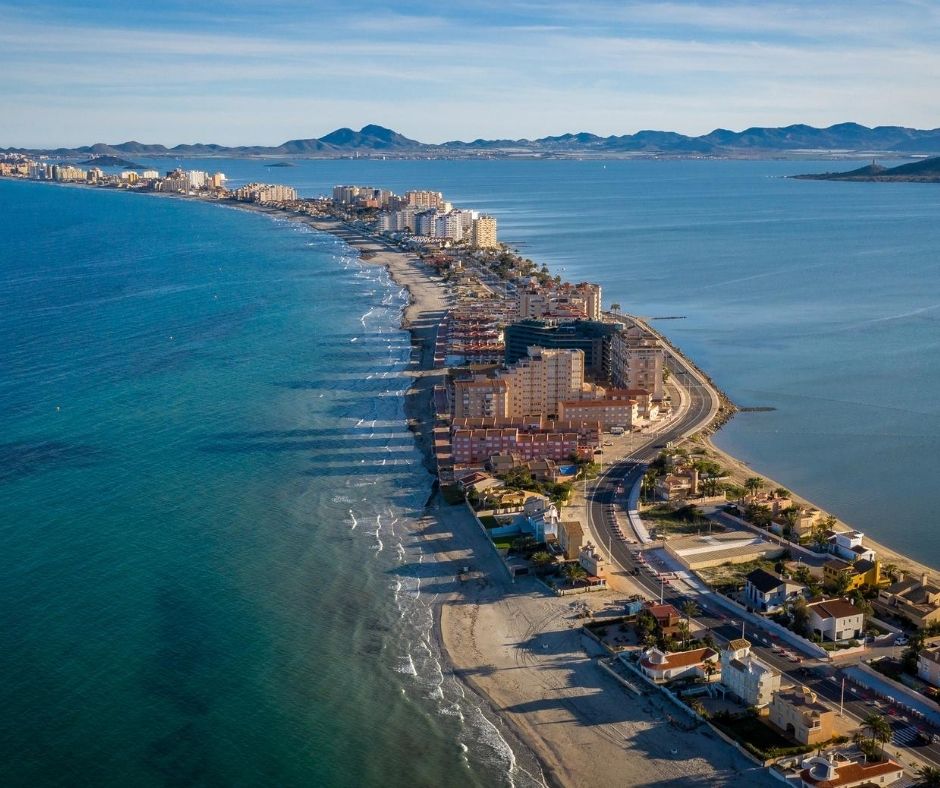 Vistas aéreas espectaculares de La Manga, en Murcia.