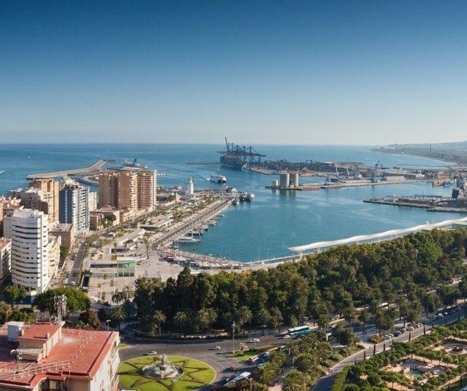 Vista aérea de Málaga durante semana santa