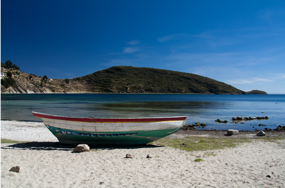 Barco en Isla del Sol, perteneciente a las Islas del Rosario.
