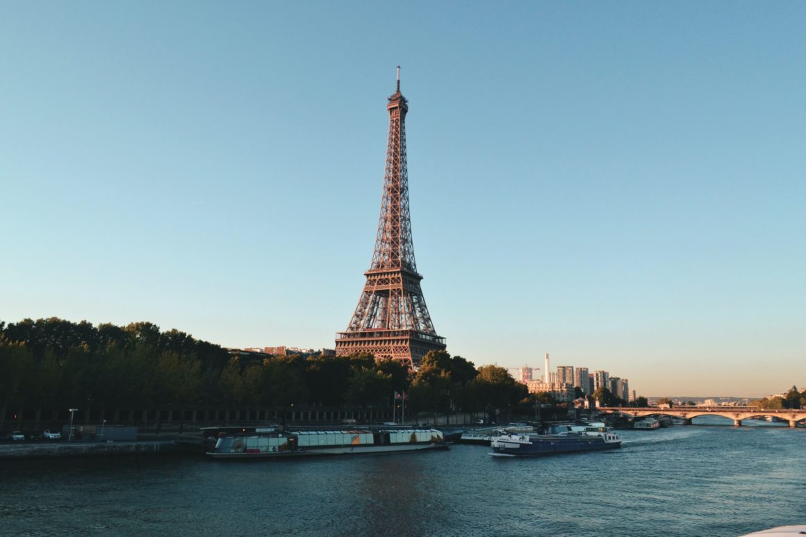 Paris, imágen del río sena y la Torre Eiffel