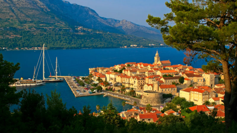 vista di paesaggio della Croazia con mare
