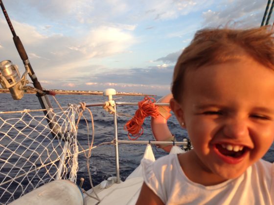 Navigare con bambini a bordo di una una barca