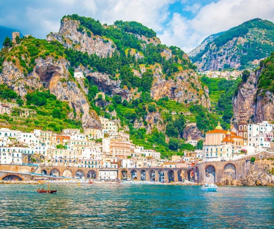Vista su Salerno, bellissima per la sua costa e la sua storia antica