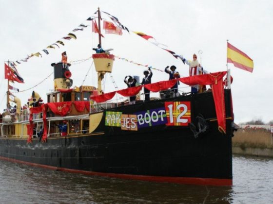 De pakjesboot 12 tijdens de intocht van Sinterklaas in Nederland