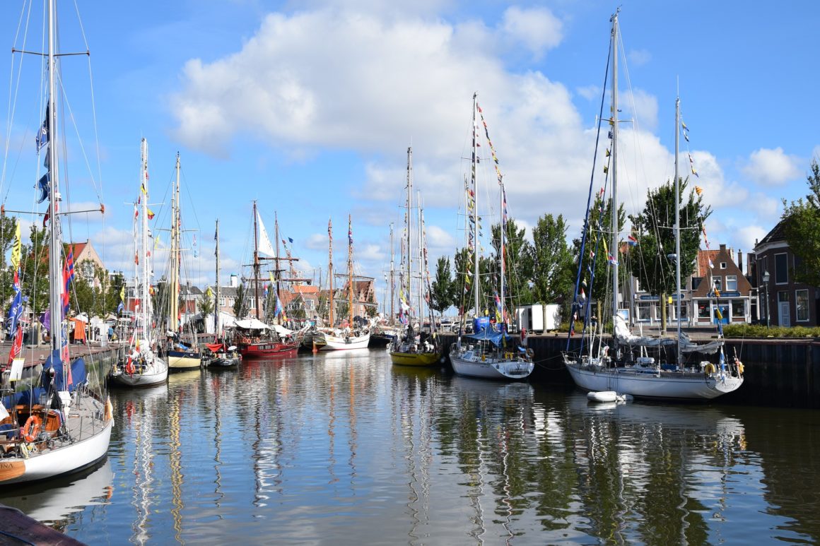 Prachtige boten in de haven van Harlingen