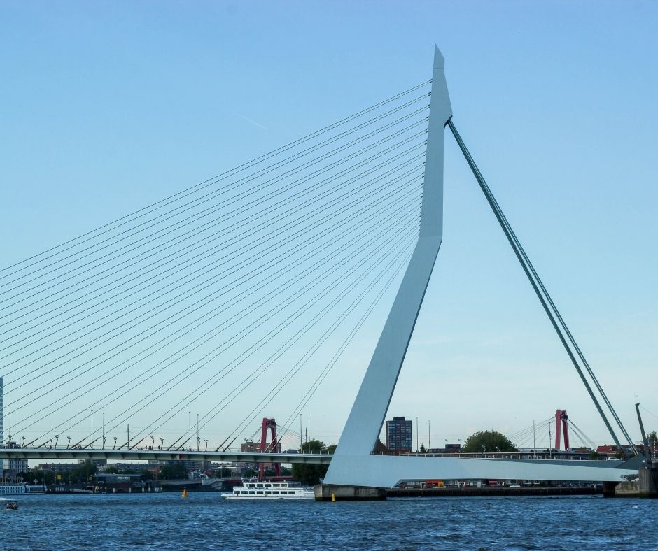 een boot in Rotterdam