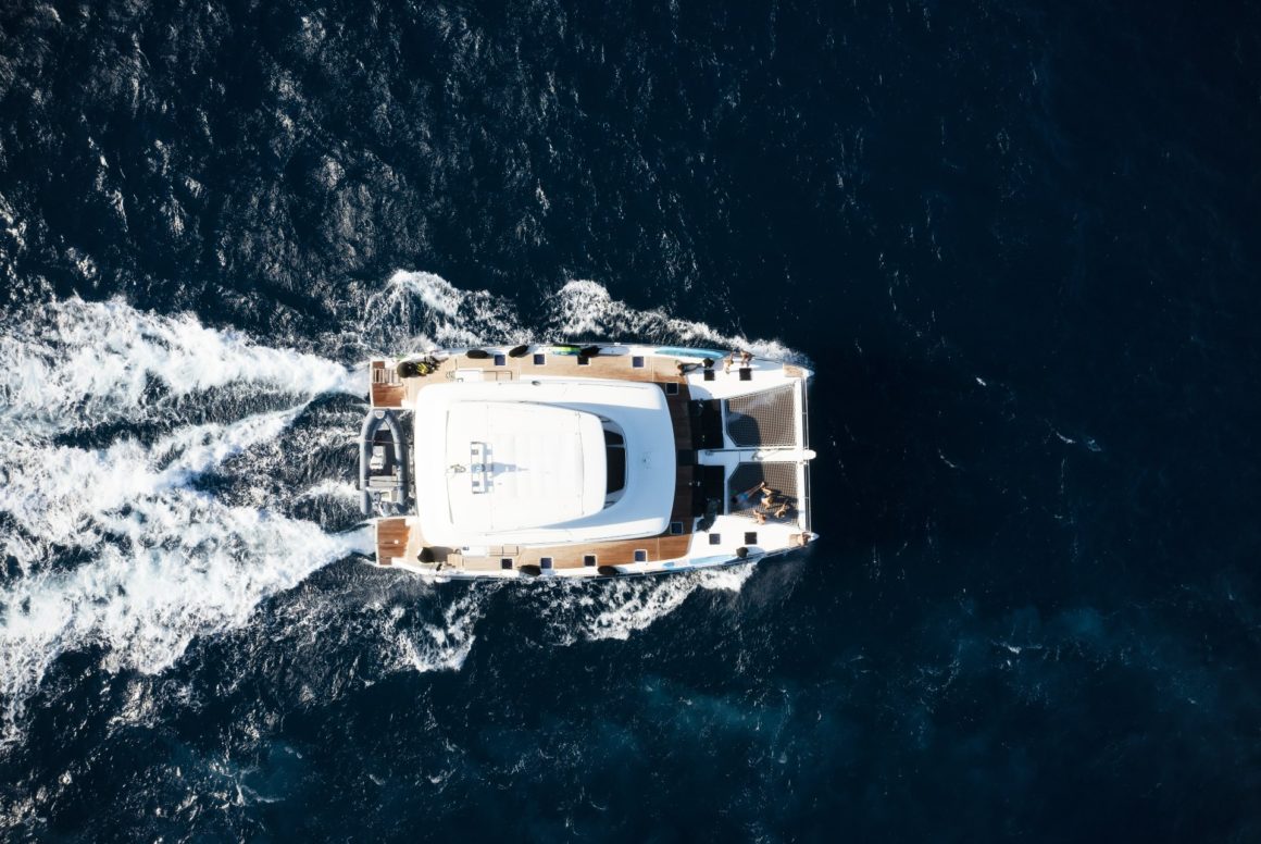 Nautitech catamaran zonder zeil met motors