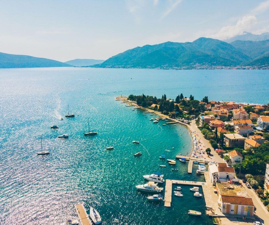 mooiste vakantielanden montenegro varen boot haven bergen
