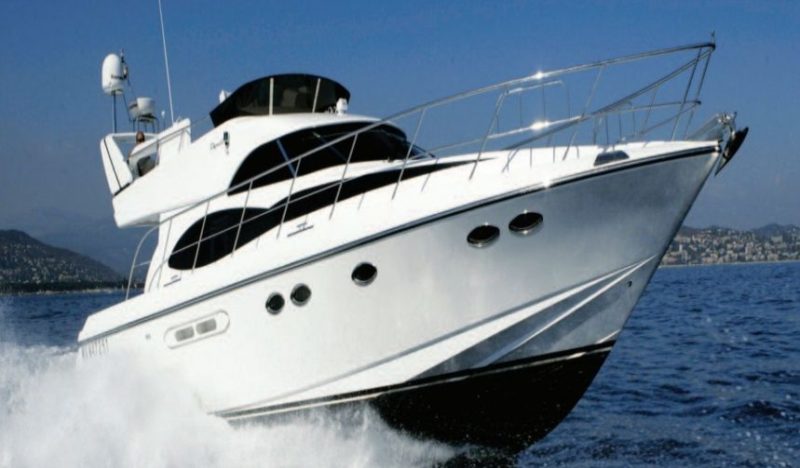 Charter the yacht Dynamique Dyna 51 in Martinique