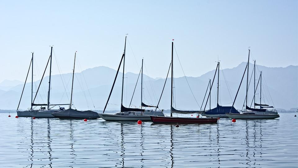 Chose between a range of different types of boat charters in the BVI