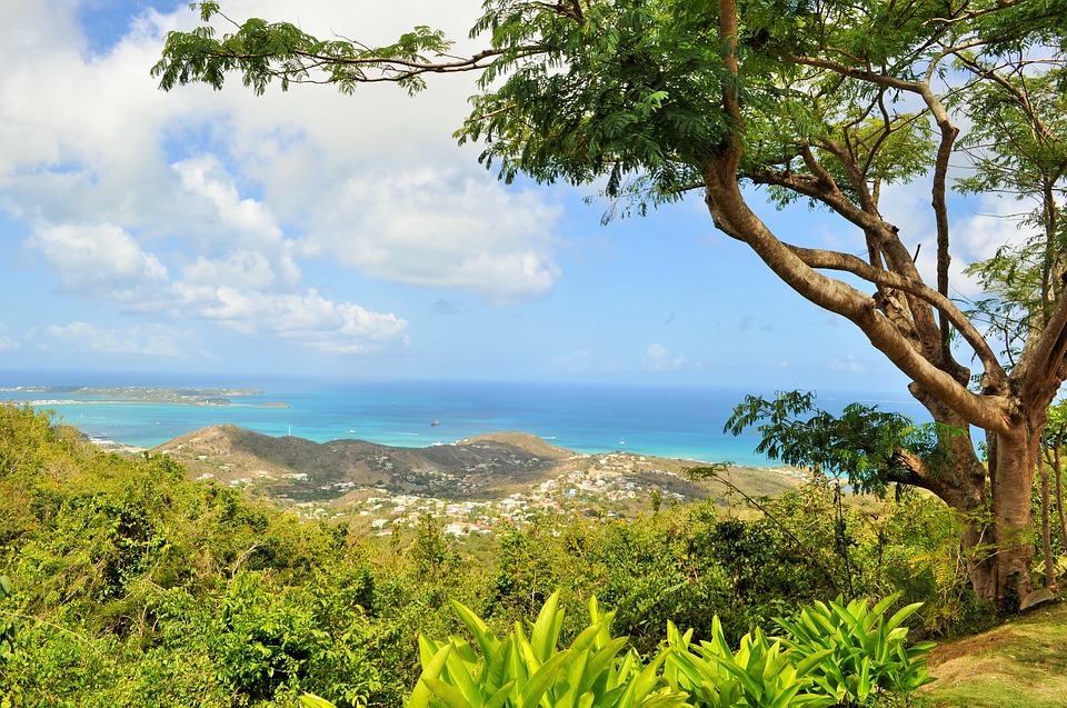Start your sailing adventure with a boat charter in St Martin