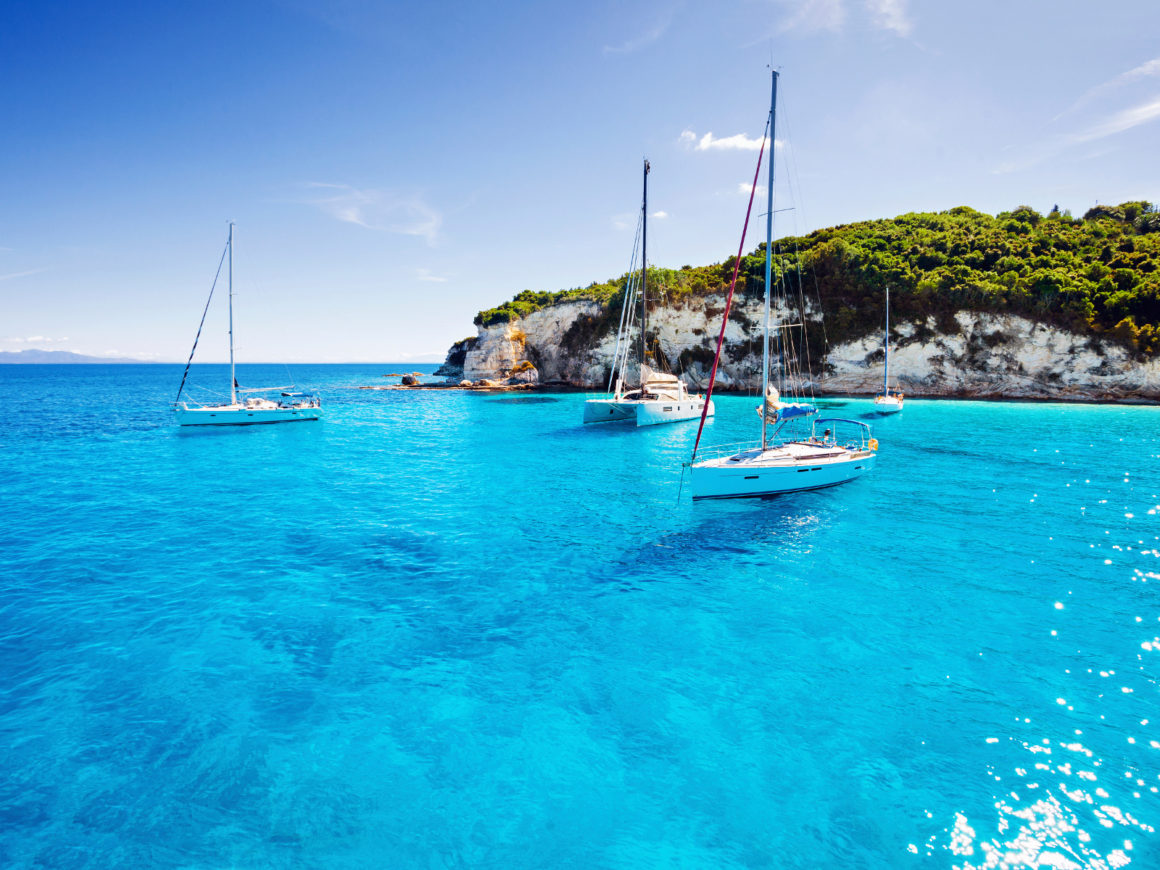 luxury-yacht-day-trip-crete-to-santorini