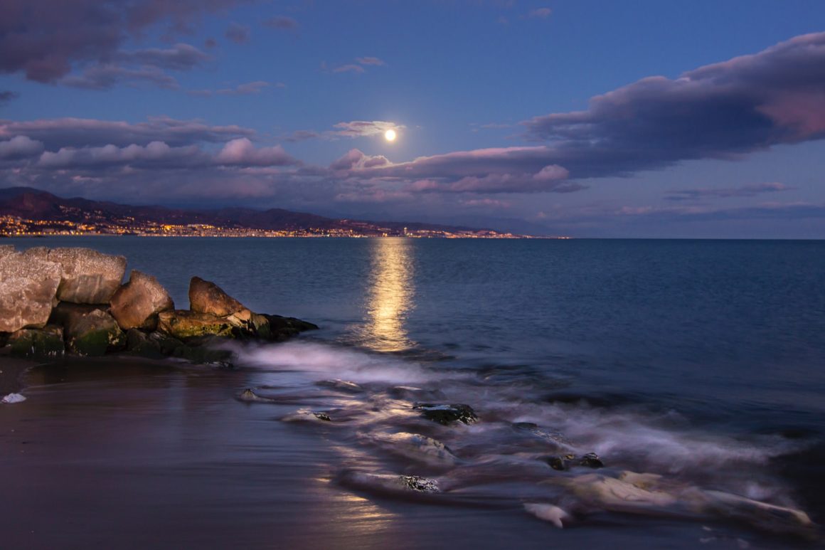 sacaba beach, sacaba beach malaga, malaga beaches, beaches in malaga, moon malaga beaches, malaga beaches at night