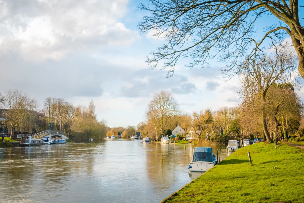 A picture of the River Thames in Surrey, on of the most picturesque places for a houseboat holiday in the British Isles.