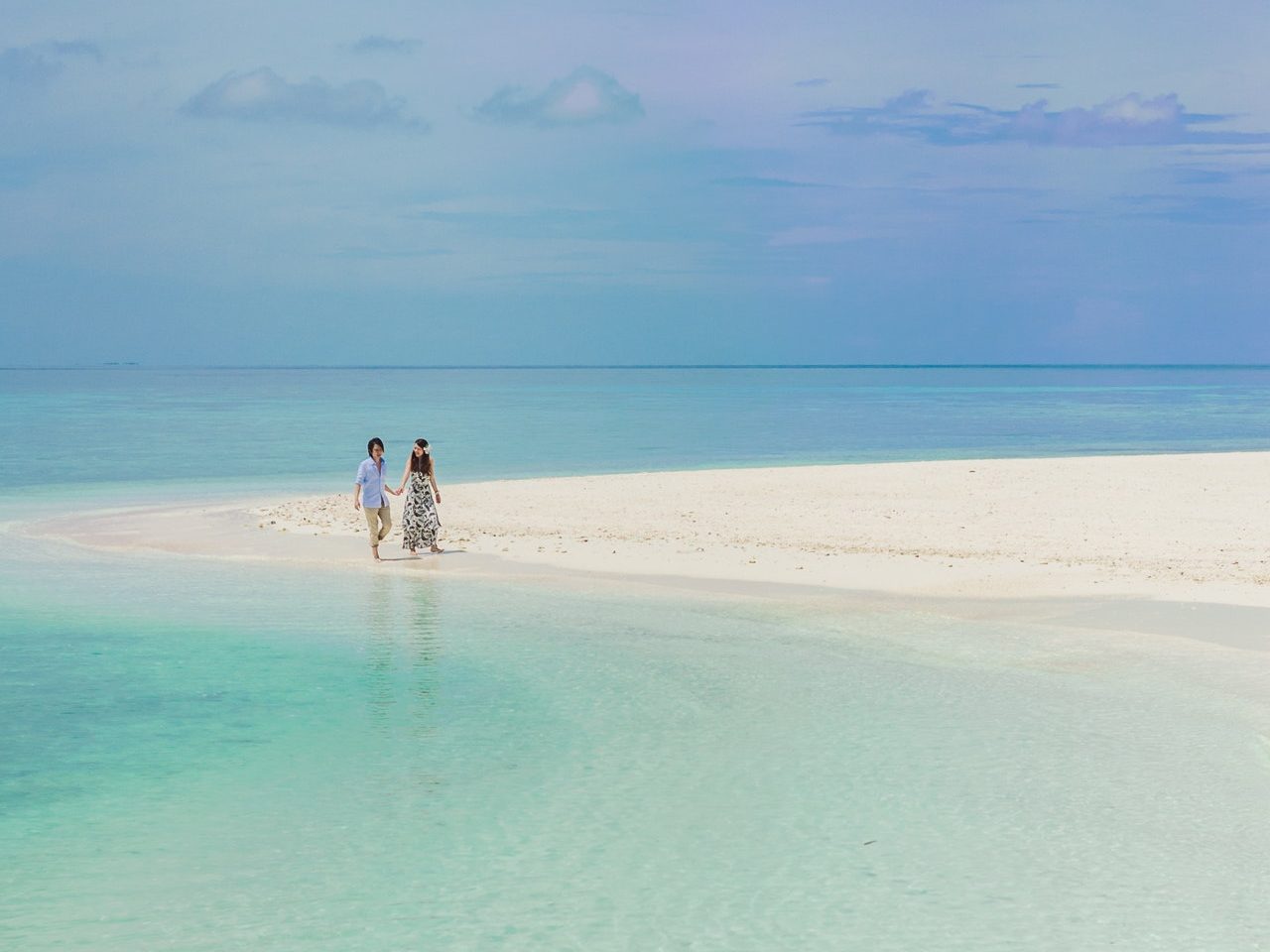 holding hands, lovers, maldives, travel to maldives, boat rentals maldives